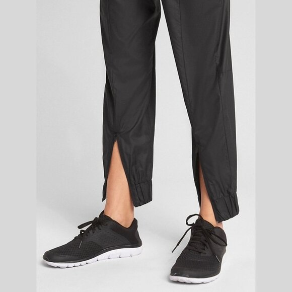 GAP GapFit Joggers with Zip Detailing Large - Picture 2 of 11